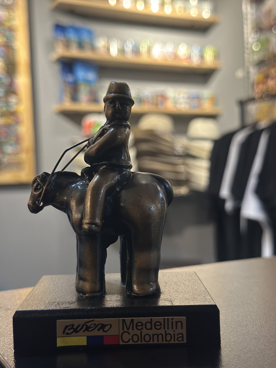 Miniatura Botero: Hombre a Caballo - Souvenir Plaza Botero Medellín