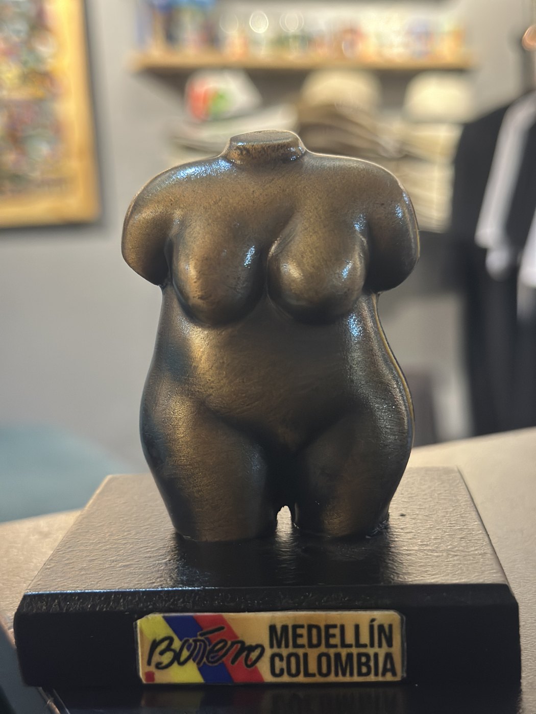 Miniatura Botero: Torso de Mujer - Souvenir Medellín Colombia